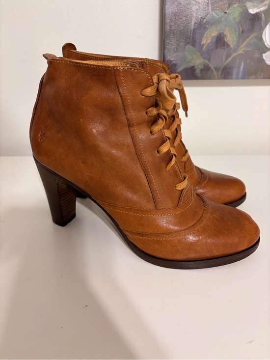 Frye Shoes - Frye womens 9.5 M Bella Hi Lace Up 77112 Brown Ankle Boots Bootie 4” Heel Italy